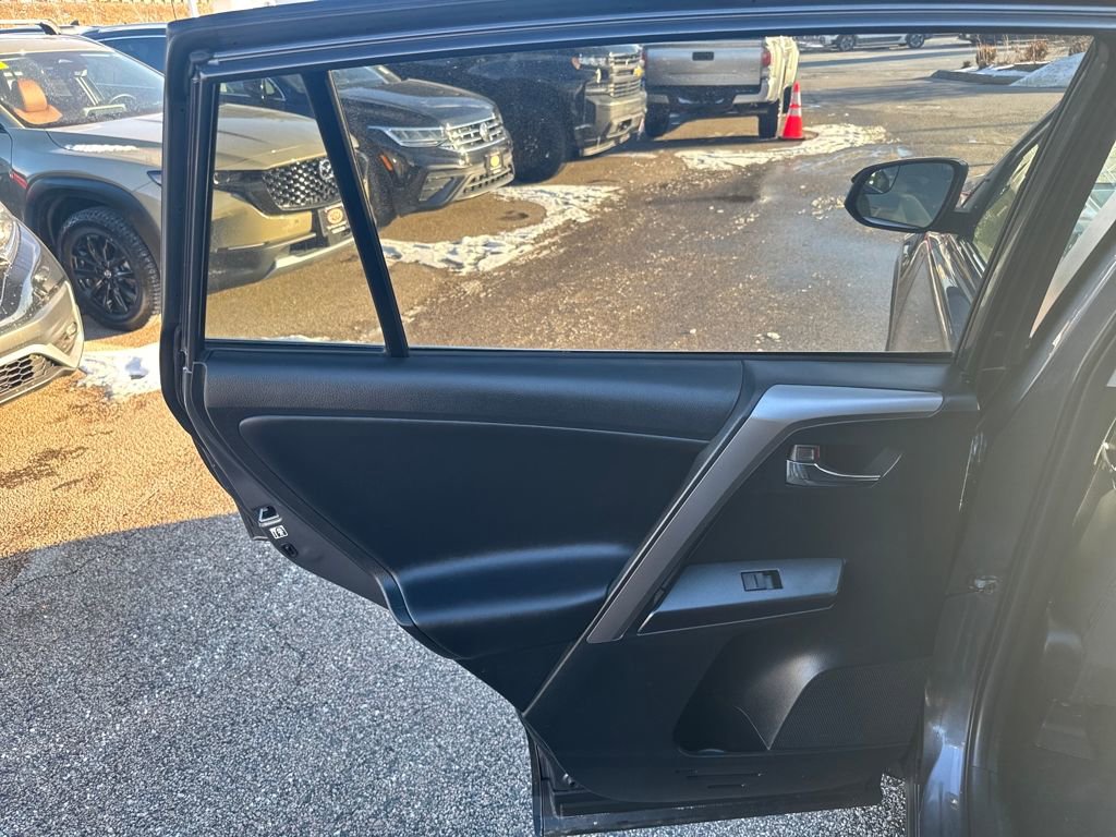 Used 2017 Toyota RAV4 XLE image 38