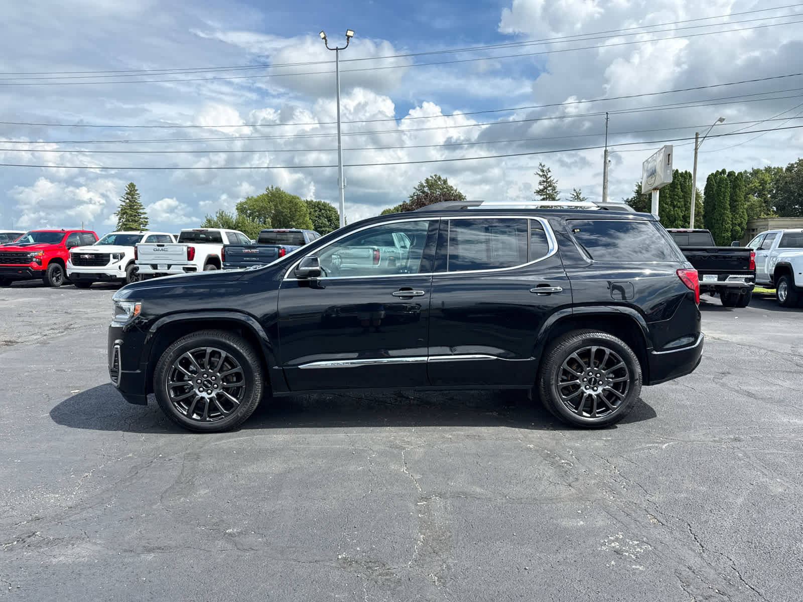 Certified 2023 GMC Acadia Denali w/ Black Diamond Edition AWD/4WD image 2