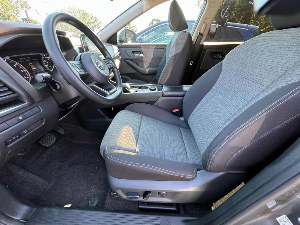 Used 2023 Nissan Rogue SV image 18