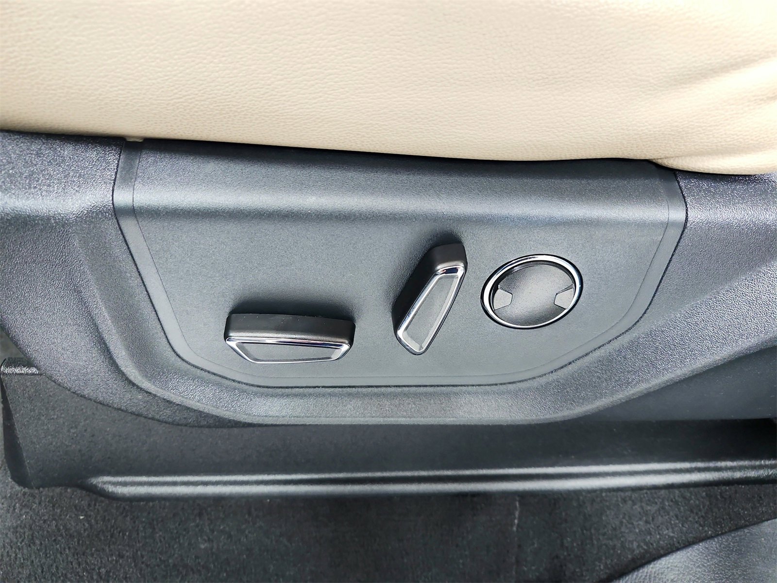 Used 2023 Ford Expedition Limited image 20