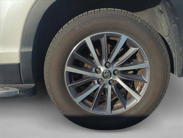 Used 2019 Toyota Highlander XLE FWD image 6