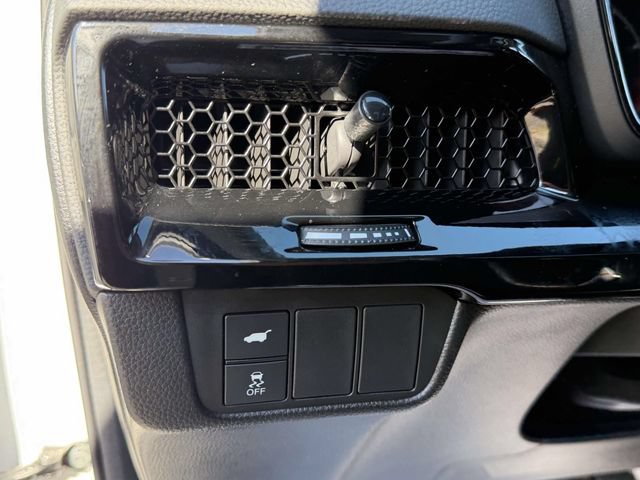 Certified 2024 Chevrolet Trax RS w/ Sunroof Package FWD image 25