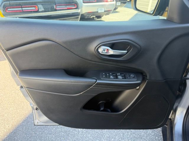Used 2015 Jeep Cherokee Limited w/ Technology Group image 27