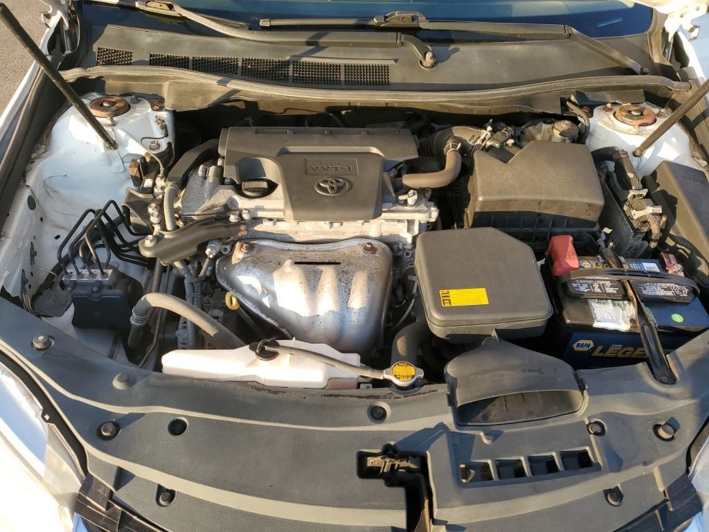 Used 2015 Toyota Camry LE image 10