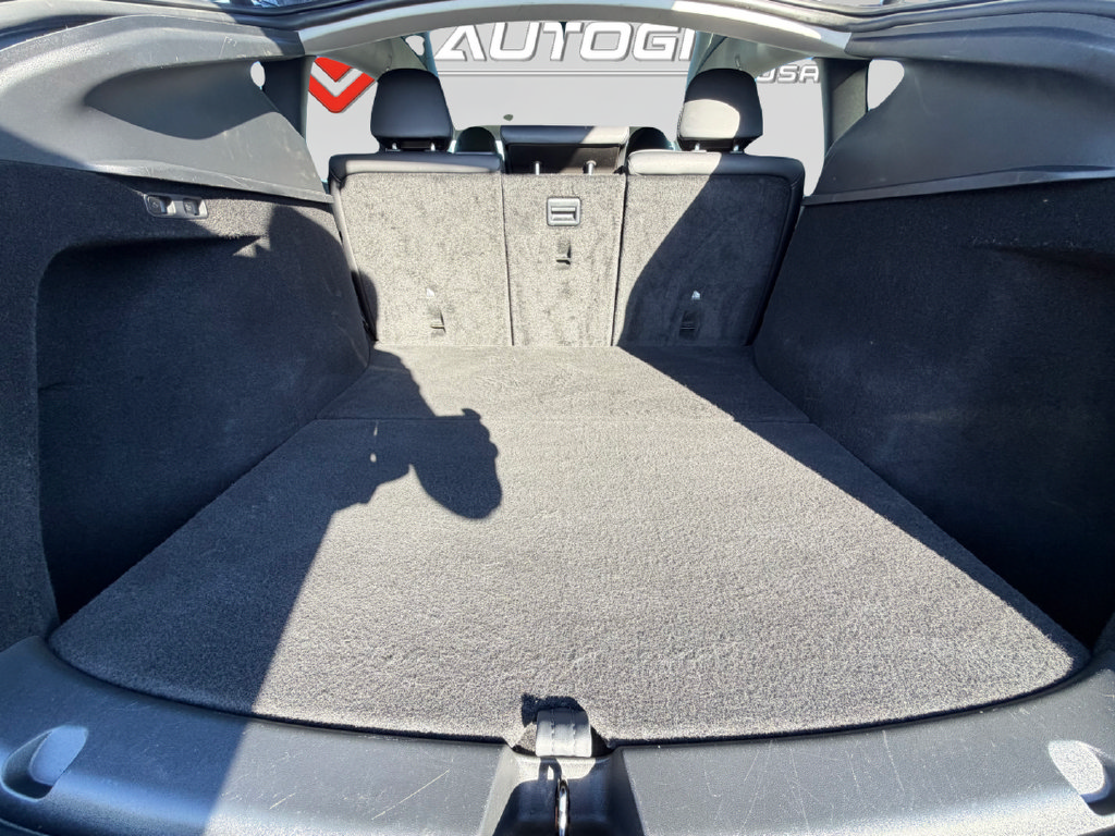 Used 2024 Tesla Model Y Long Range RWD image 47