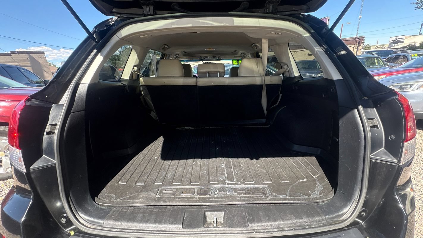 Used 2013 Subaru Outback 3.6R Limited w/ Moonroof Pkg AWD/4WD image 23