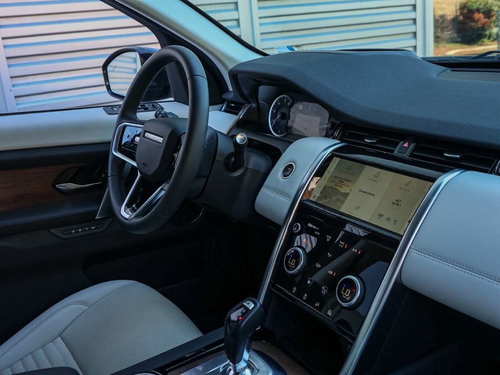 Used 2023 Land Rover Discovery Sport SE image 19