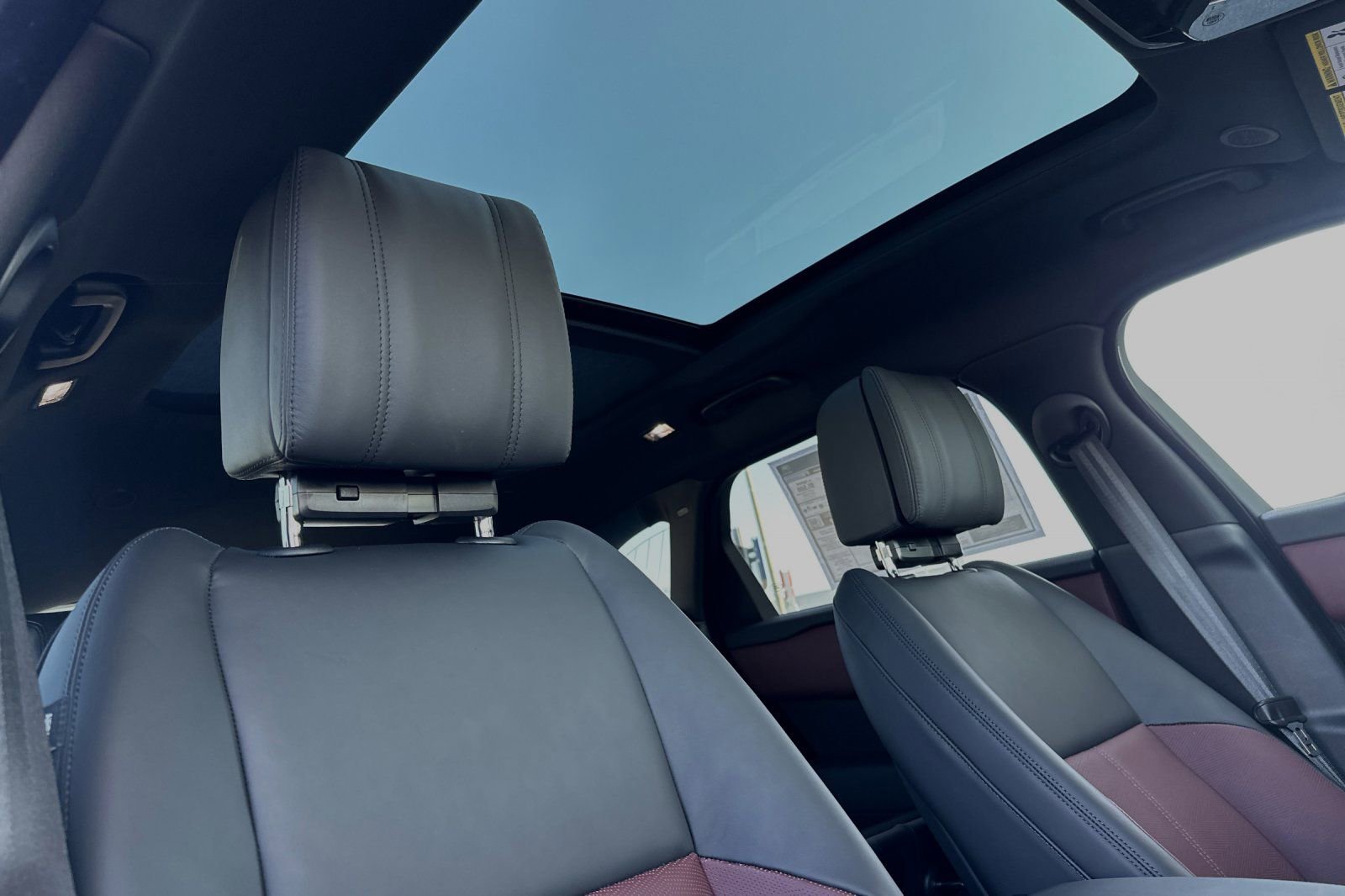 New 2024 Land Rover Range Rover Velar Dynamic HSE AWD/4WD image 17