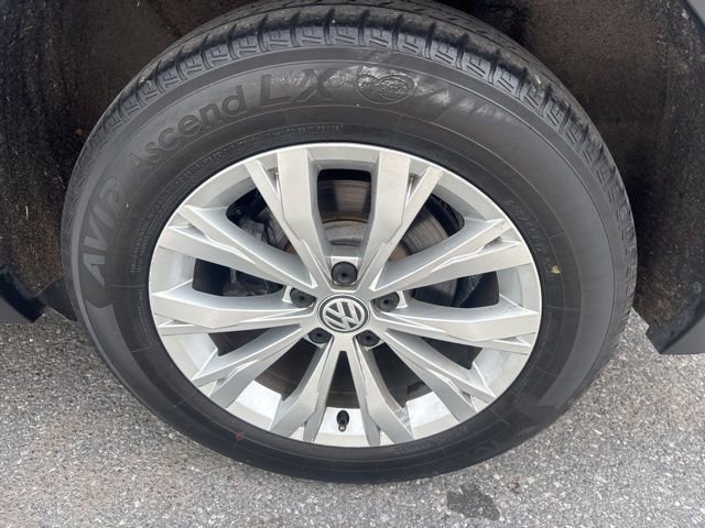Used 2018 Volkswagen Tiguan S w/ 3rd Row Seat Package AWD/4WD image 11