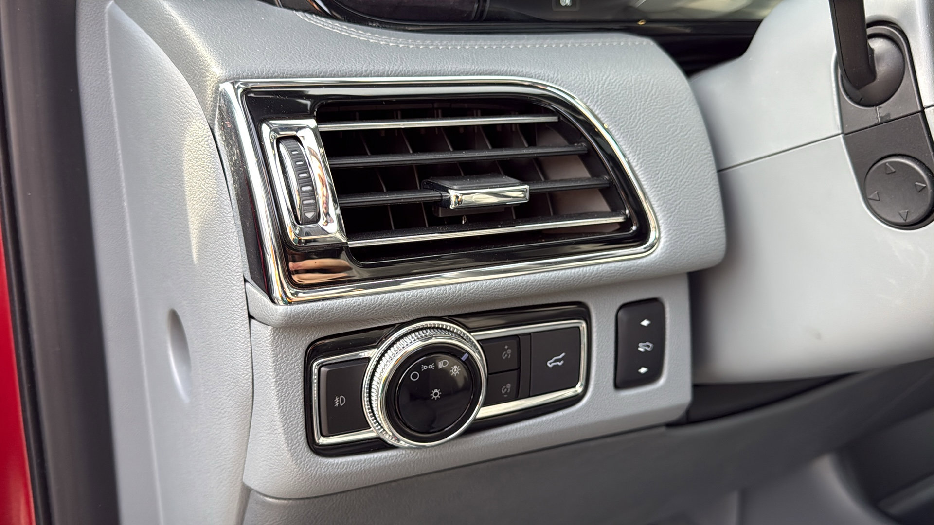 Used 2020 Lincoln Navigator L Reserve w/ Luxury Package image 12