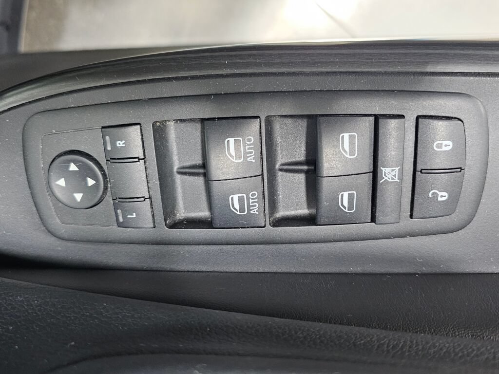 Used 2015 Jeep Cherokee Limited AWD/4WD image 24