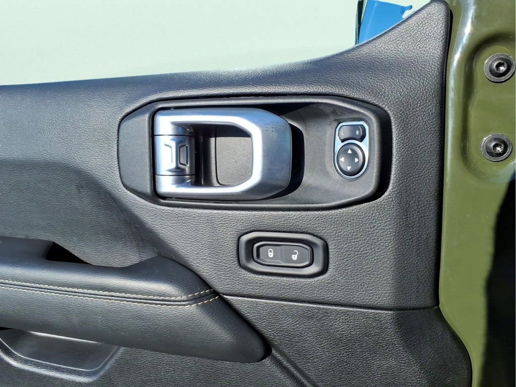 Used 2023 Jeep Gladiator Overland AWD/4WD image 29