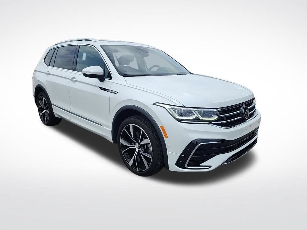 Used 2024 Volkswagen Tiguan SEL R-Line AWD/4WD image 3