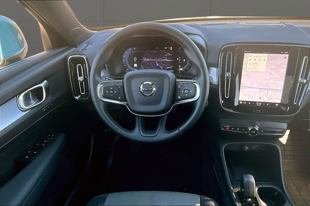 Used 2025 Volvo XC40 B5 Core AWD/4WD image 5