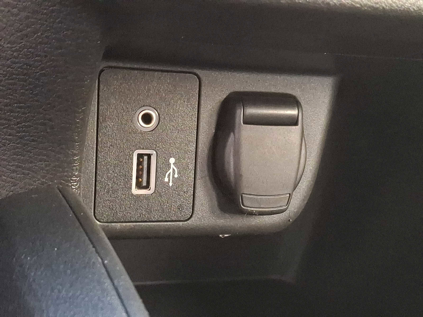 Used 2022 Nissan Versa S image 20