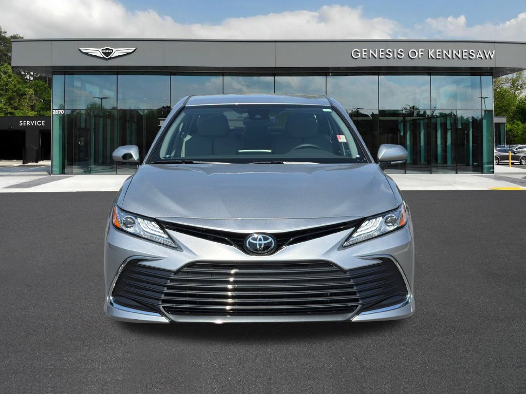 Used 2021 Toyota Camry XLE FWD image 2