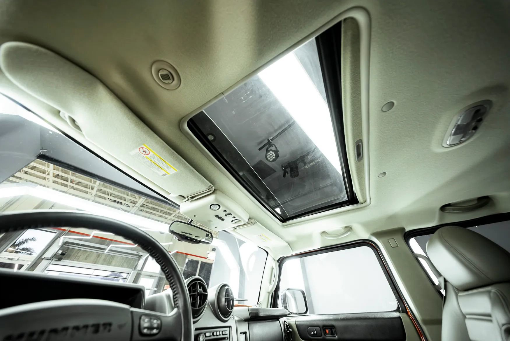 Used 2003 HUMMER H2 Luxury w/ Preferred Equipment Group AWD/4WD image 40