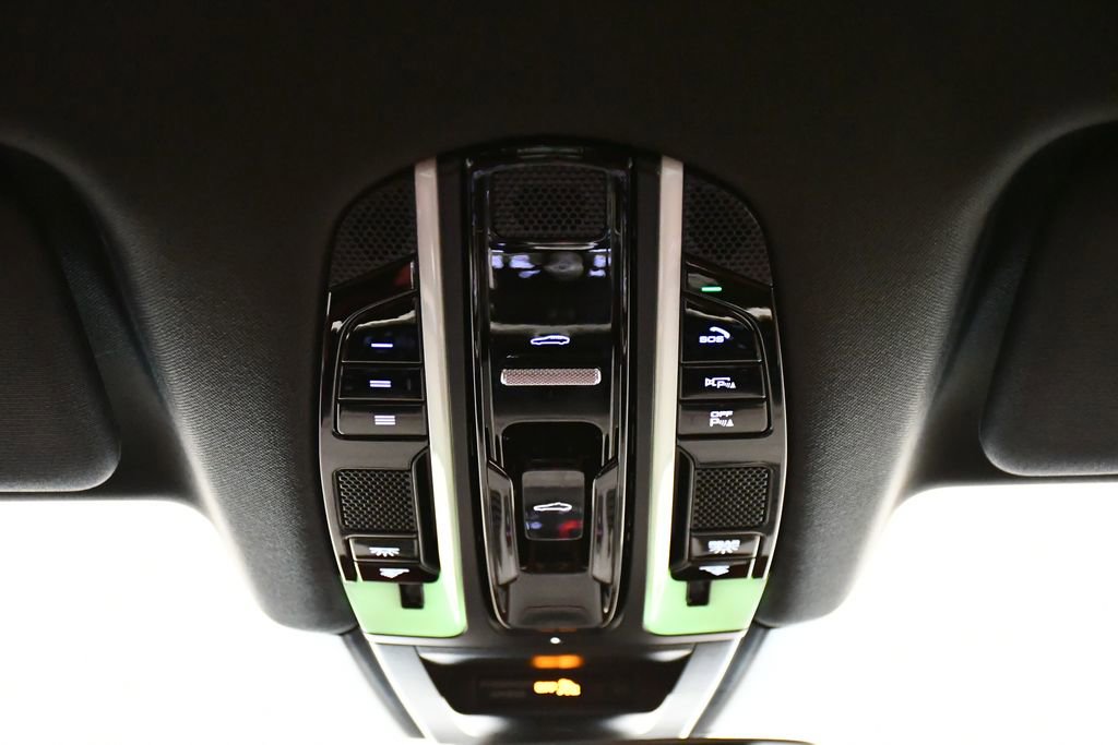 Used 2023 Porsche Cayenne image 25