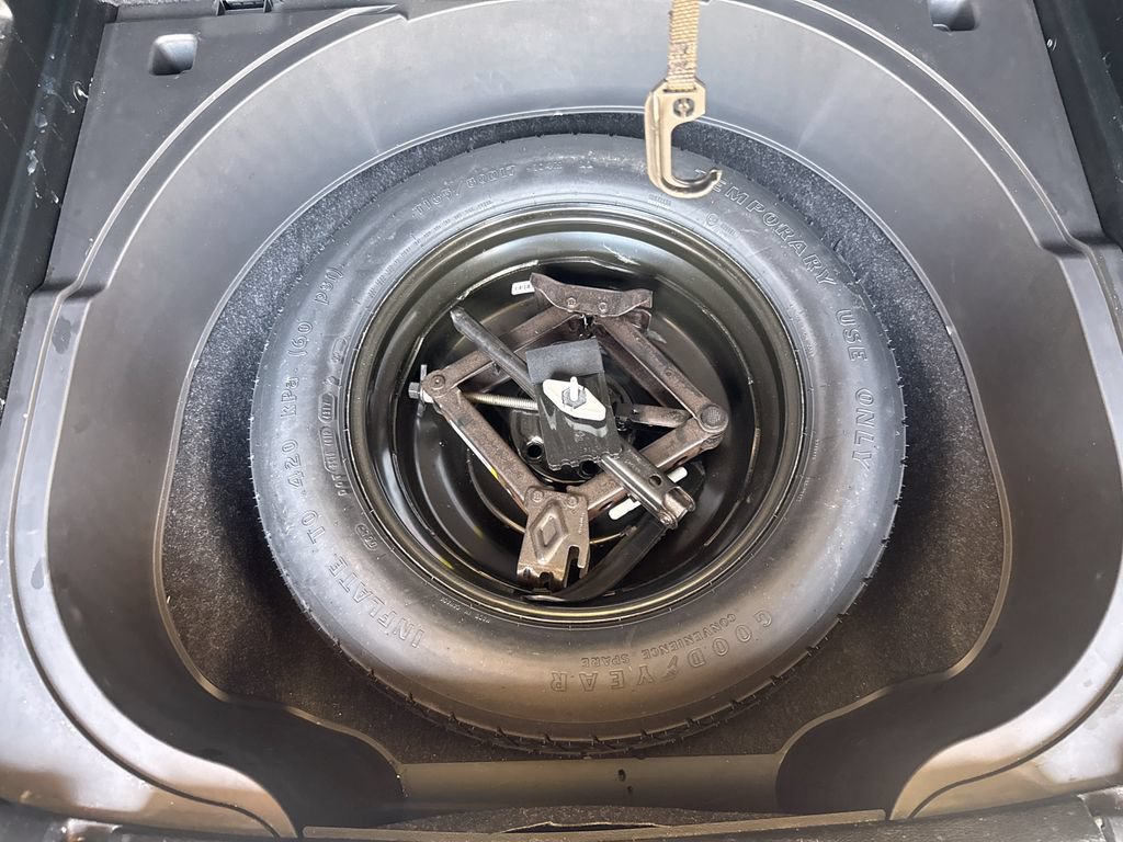 Used 2018 Jeep Cherokee Limited AWD/4WD image 9