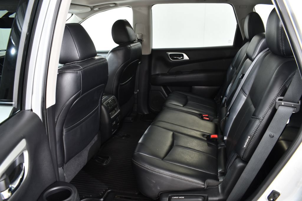 Used 2019 Nissan Pathfinder Platinum AWD/4WD image 16
