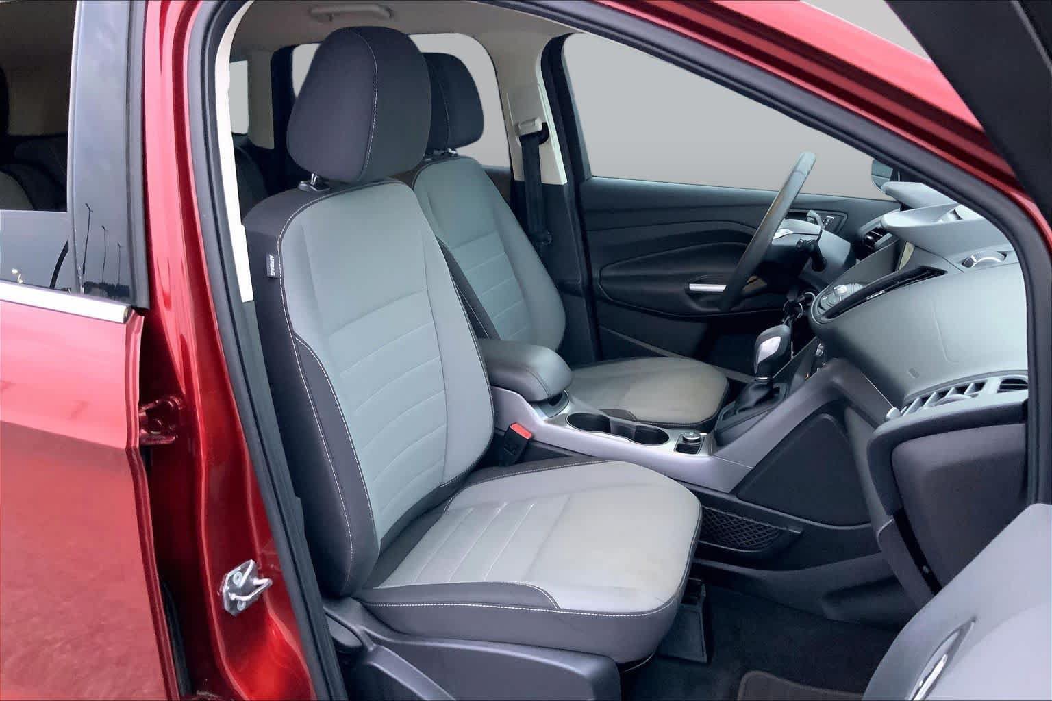 Used 2016 Ford Escape SE w/ Equipment Group 201A FWD image 9