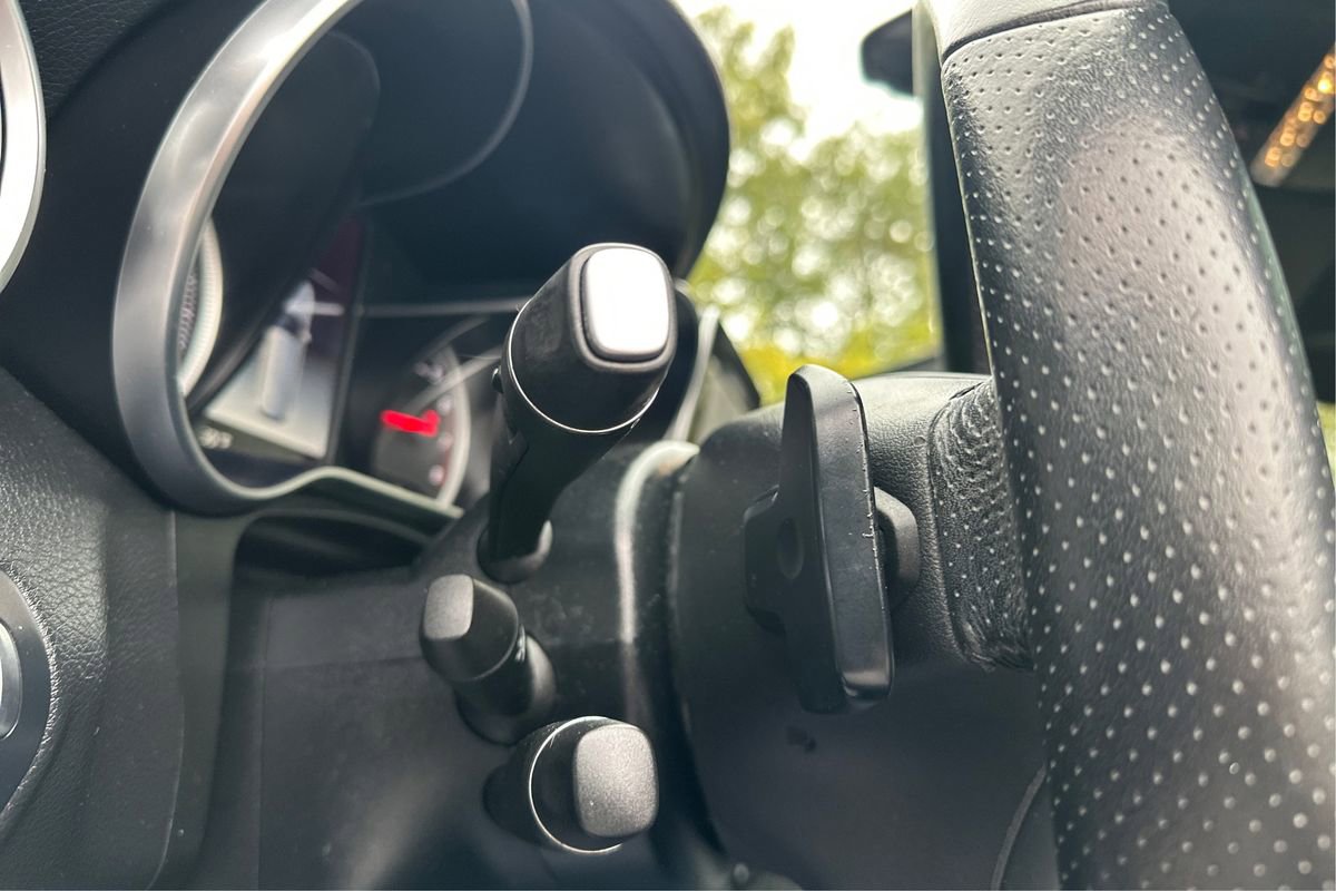 Used 2018 Mercedes-Benz GLC 300 w/ Premium Package image 38