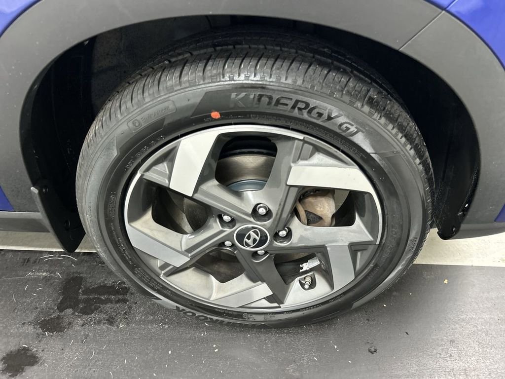 Used 2023 Hyundai Venue Limited FWD image 8