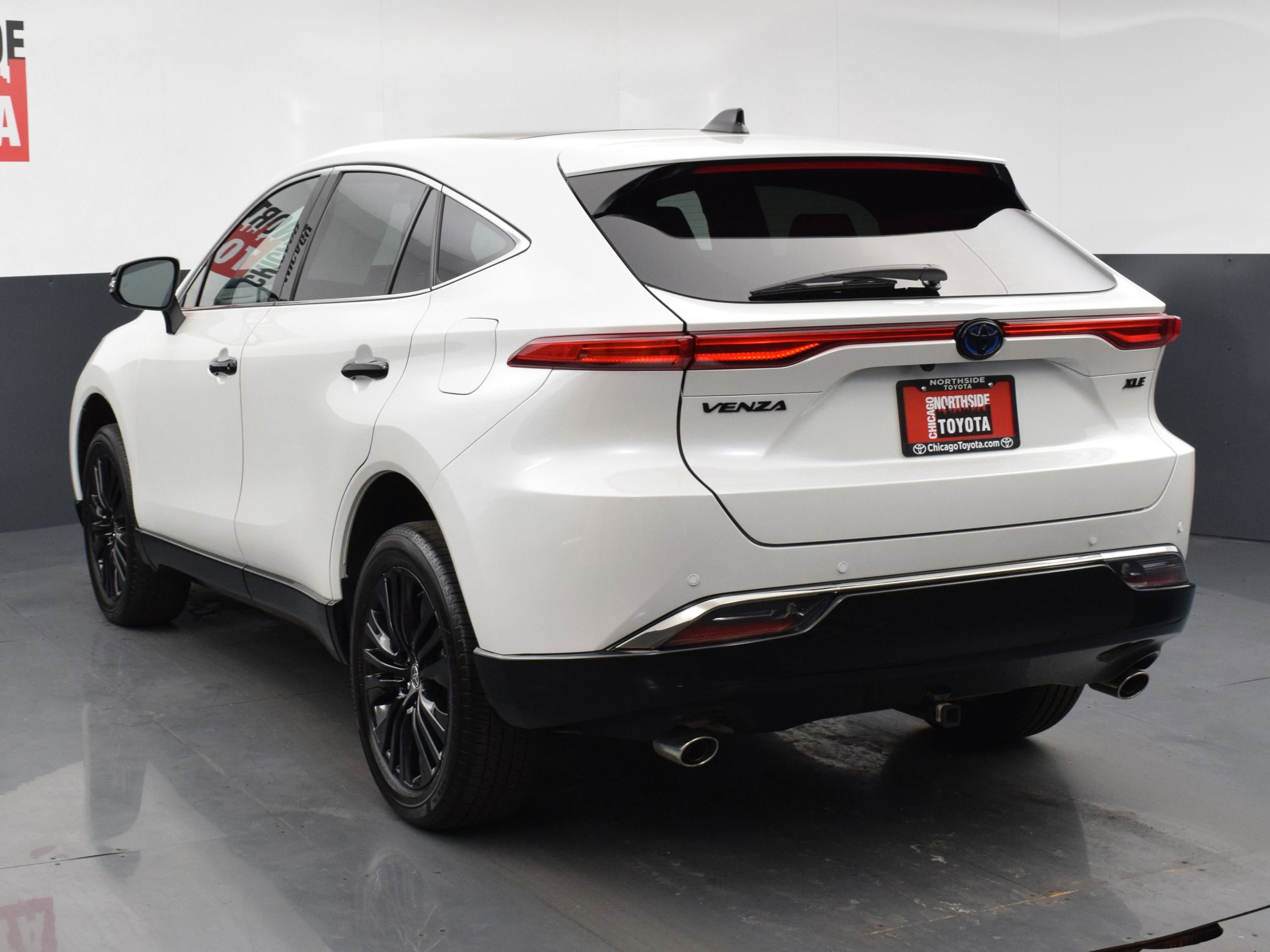 Used 2023 Toyota Venza Nightshade AWD/4WD image 3