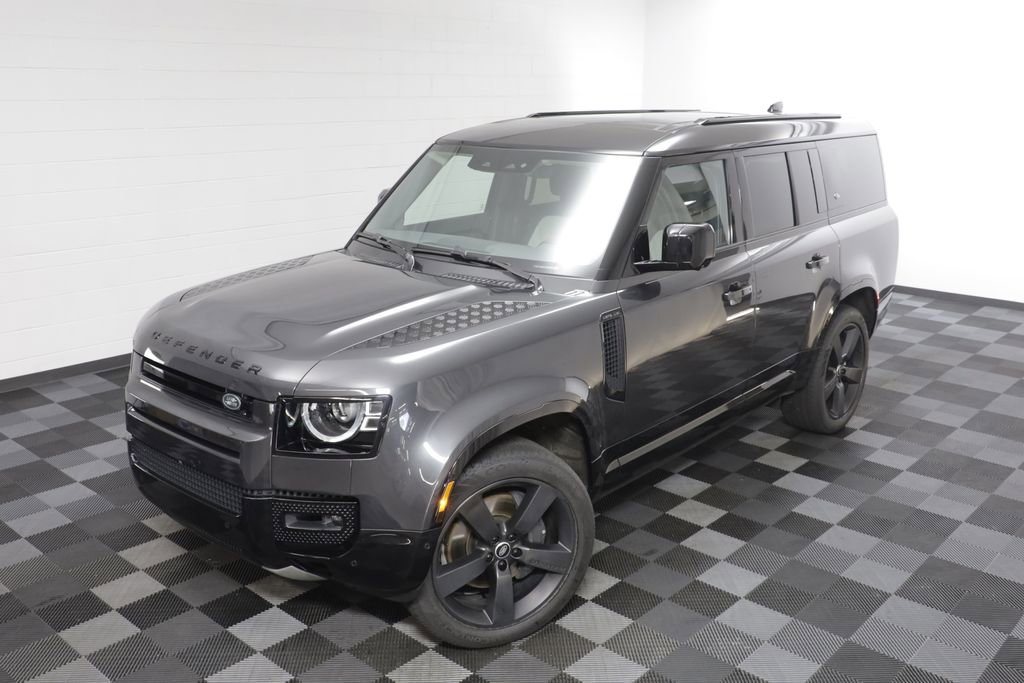 Used 2024 Land Rover Defender 130 X-Dynamic SE image 2