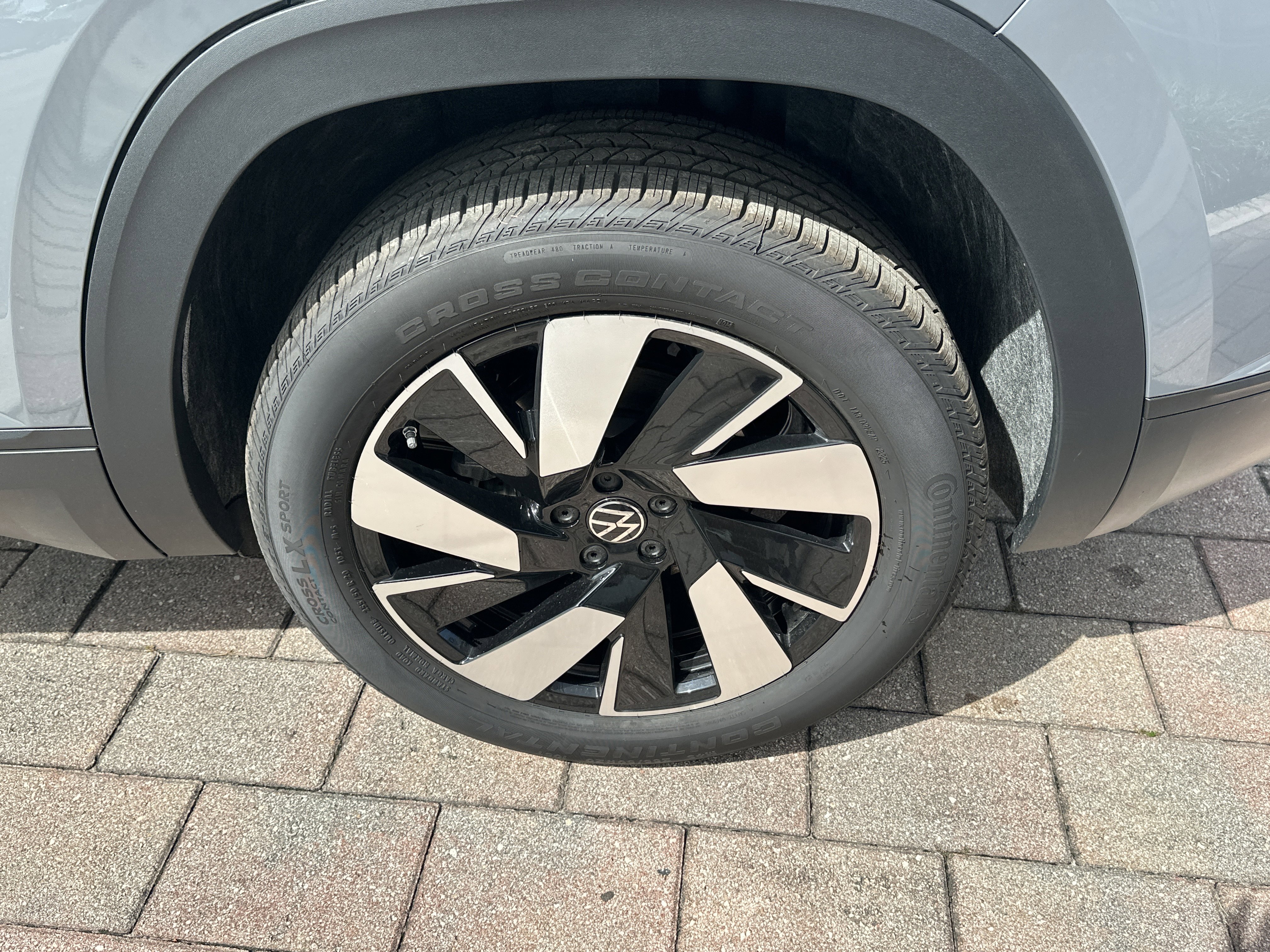 New 2026 Volkswagen Atlas Cross Sport SE image 10