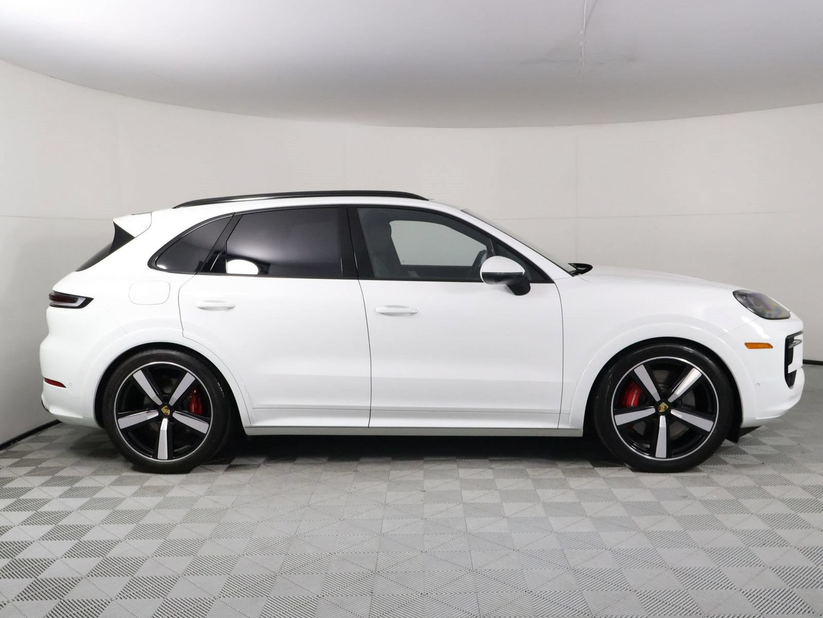 Certified 2024 Porsche Cayenne S AWD/4WD image 8