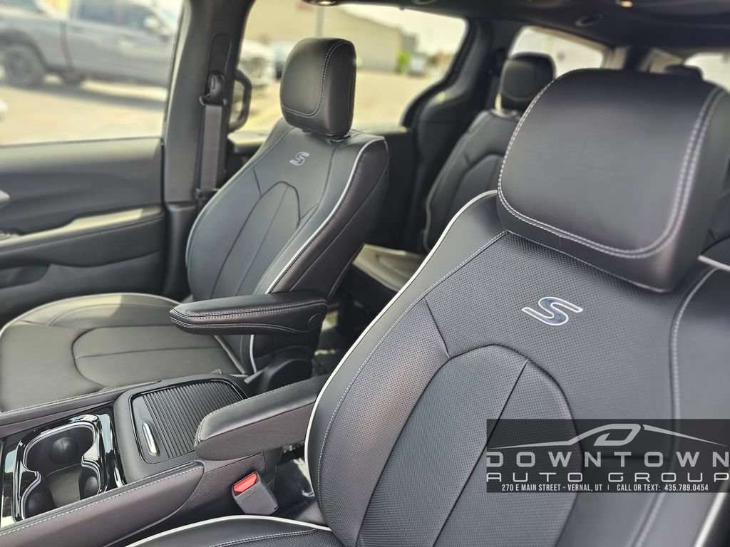 New 2027 Chrysler Pacifica Limited AWD/4WD image 26