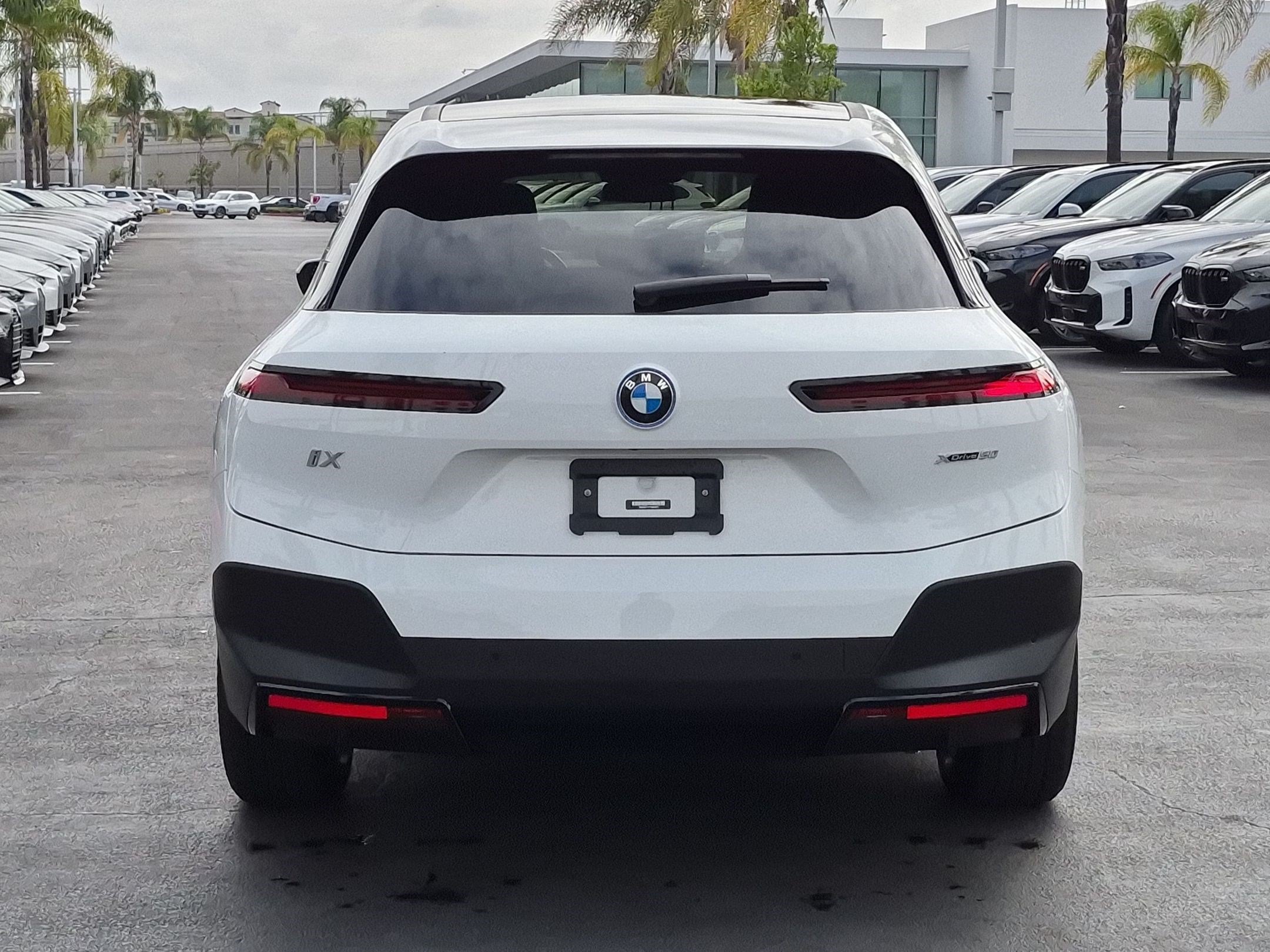 Used 2023 BMW iX xDrive50 AWD/4WD image 9