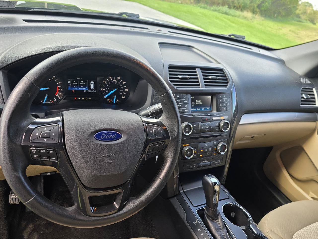 Used 2017 Ford Explorer 4WD image 4
