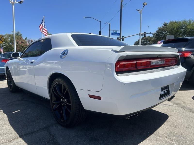 Used 2014 Dodge Challenger R/T RWD image 5