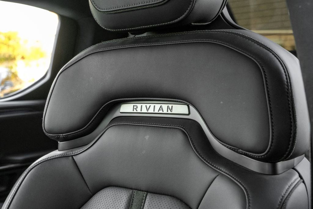 Used 2022 Rivian R1T Adventure image 32