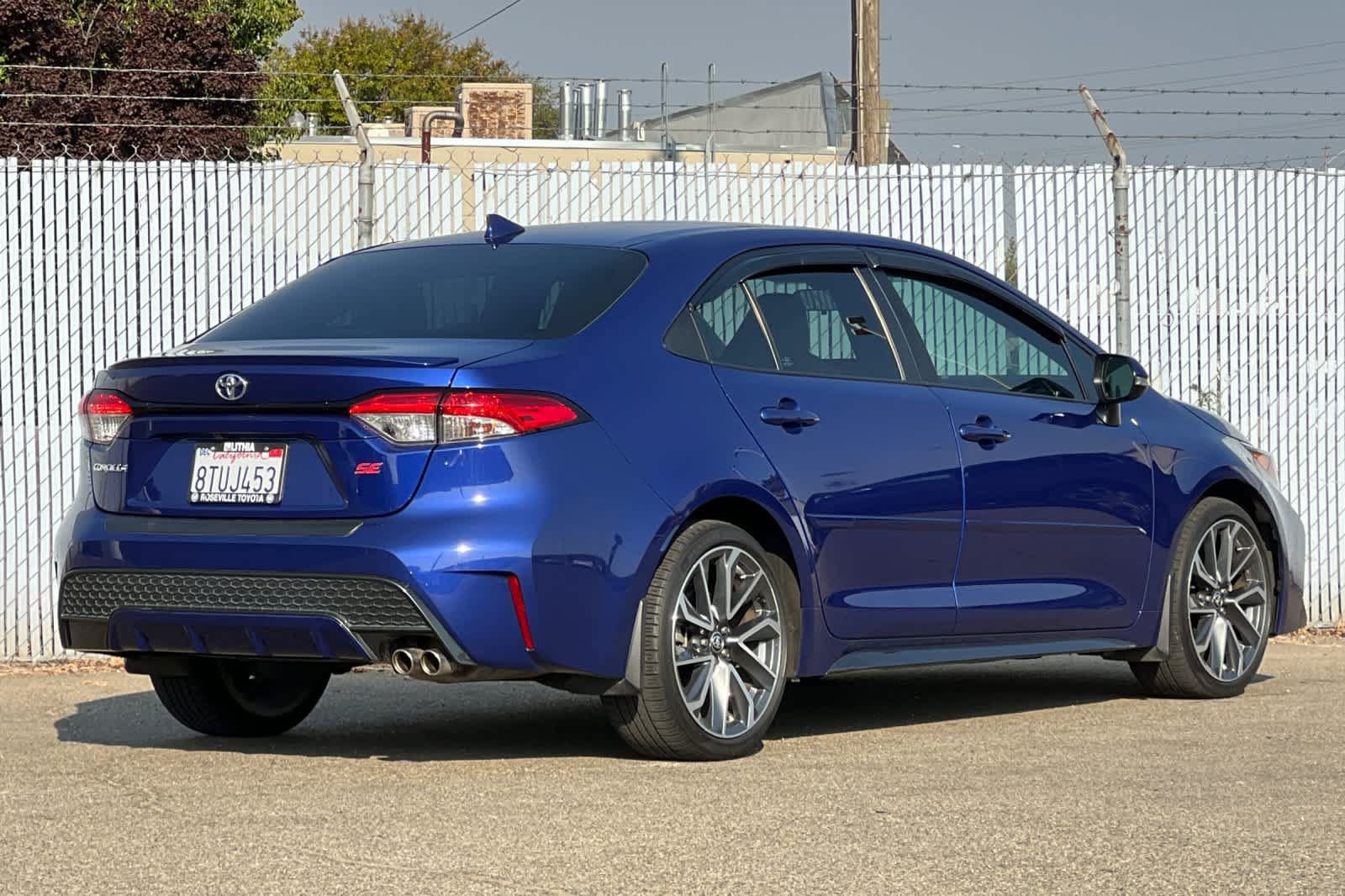 Used 2021 Toyota Corolla SE w/ SE Premium Package FWD image 3