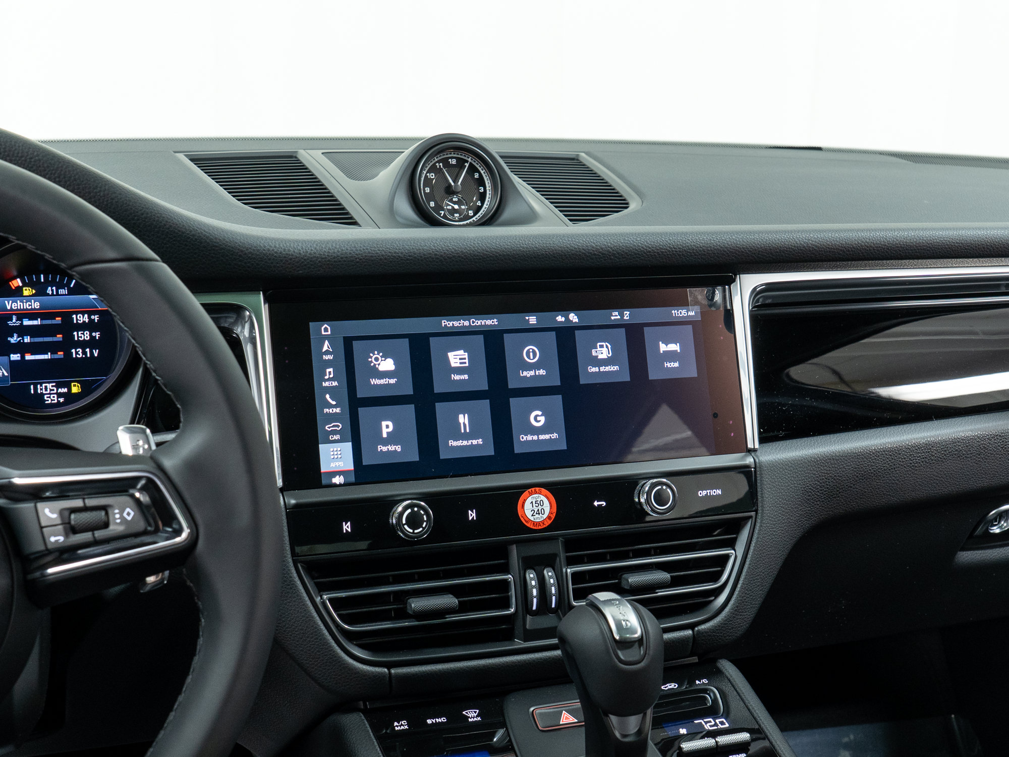 Certified 2025 Porsche Macan AWD/4WD image 22