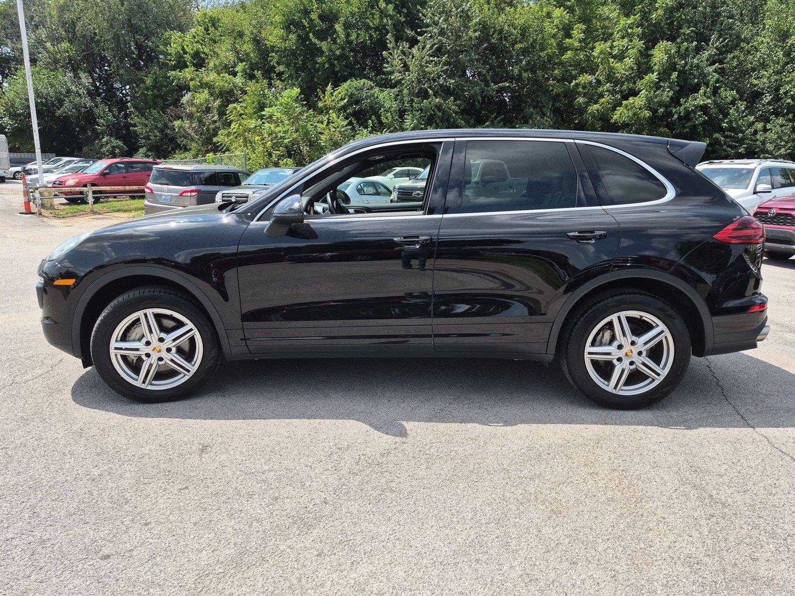 Used 2017 Porsche Cayenne S AWD/4WD image 2