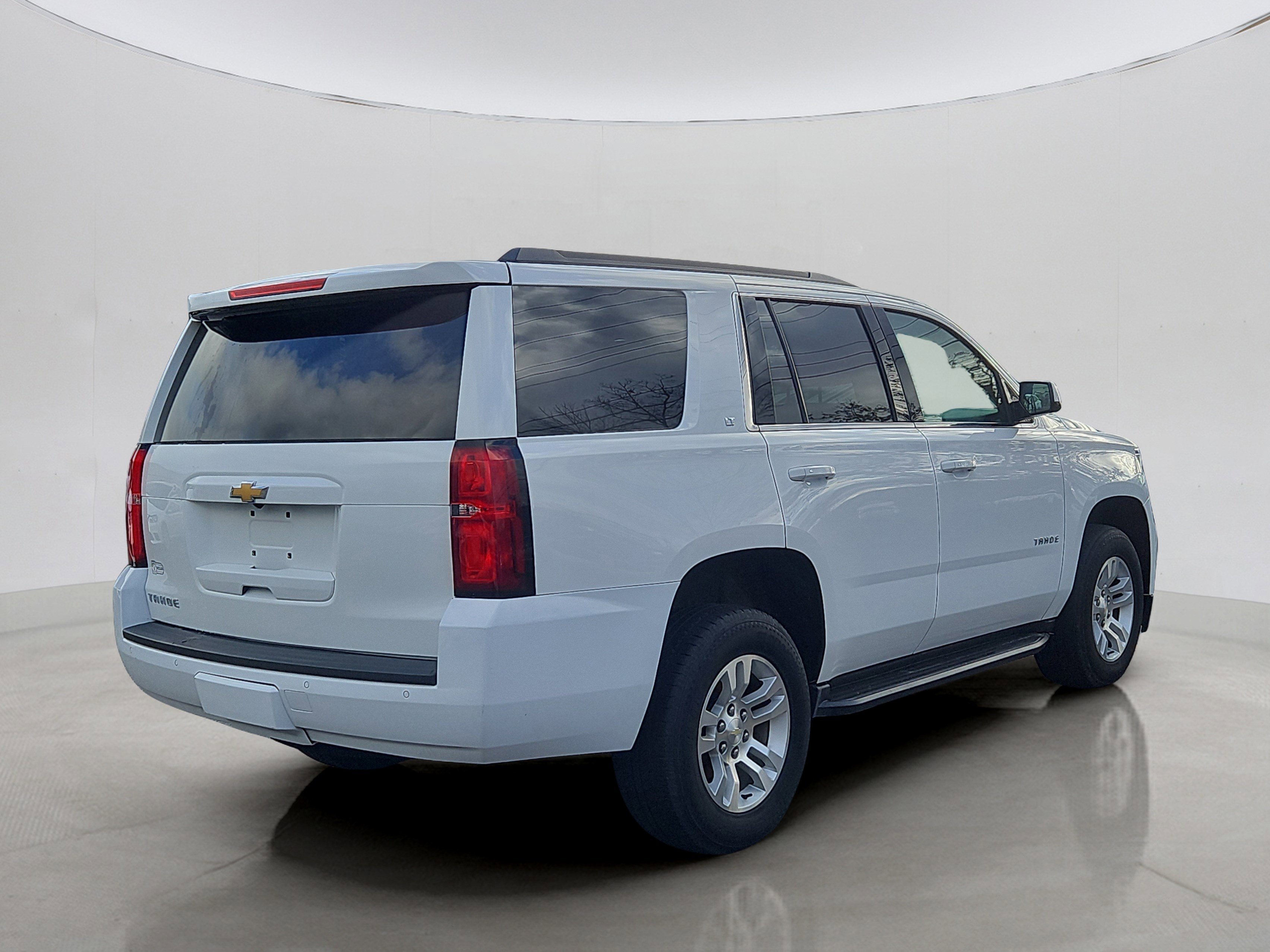 Used 2017 Chevrolet Tahoe LT image 3