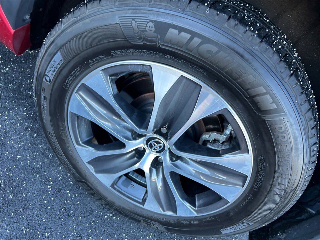 Used 2023 Toyota Highlander XLE image 19