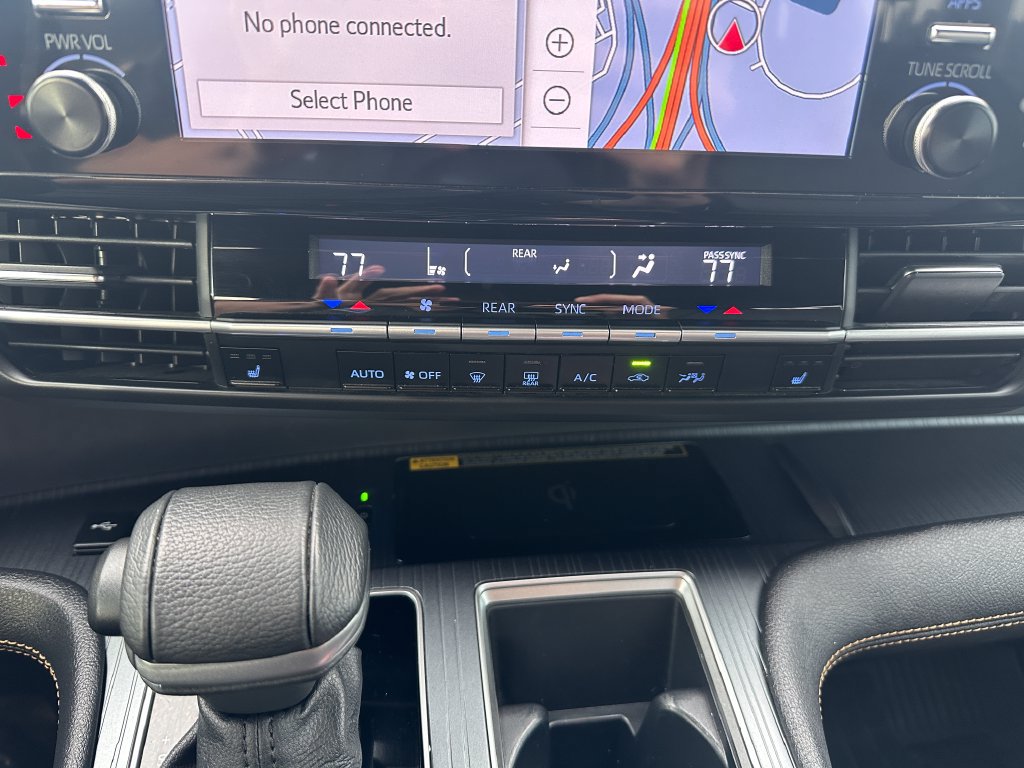Used 2024 Toyota Sienna XLE Woodland Edition AWD/4WD image 18