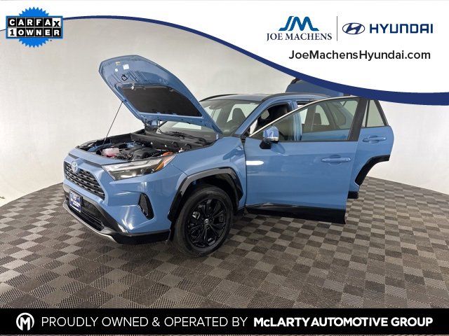 Used 2024 Toyota RAV4 SE image 12