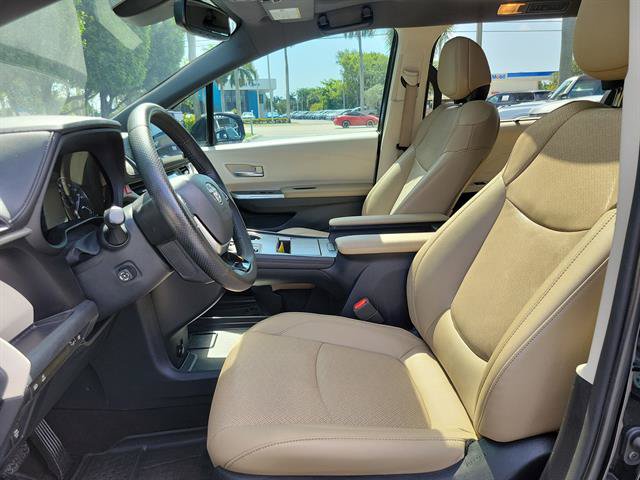 Used 2023 Toyota Sienna Limited FWD image 51