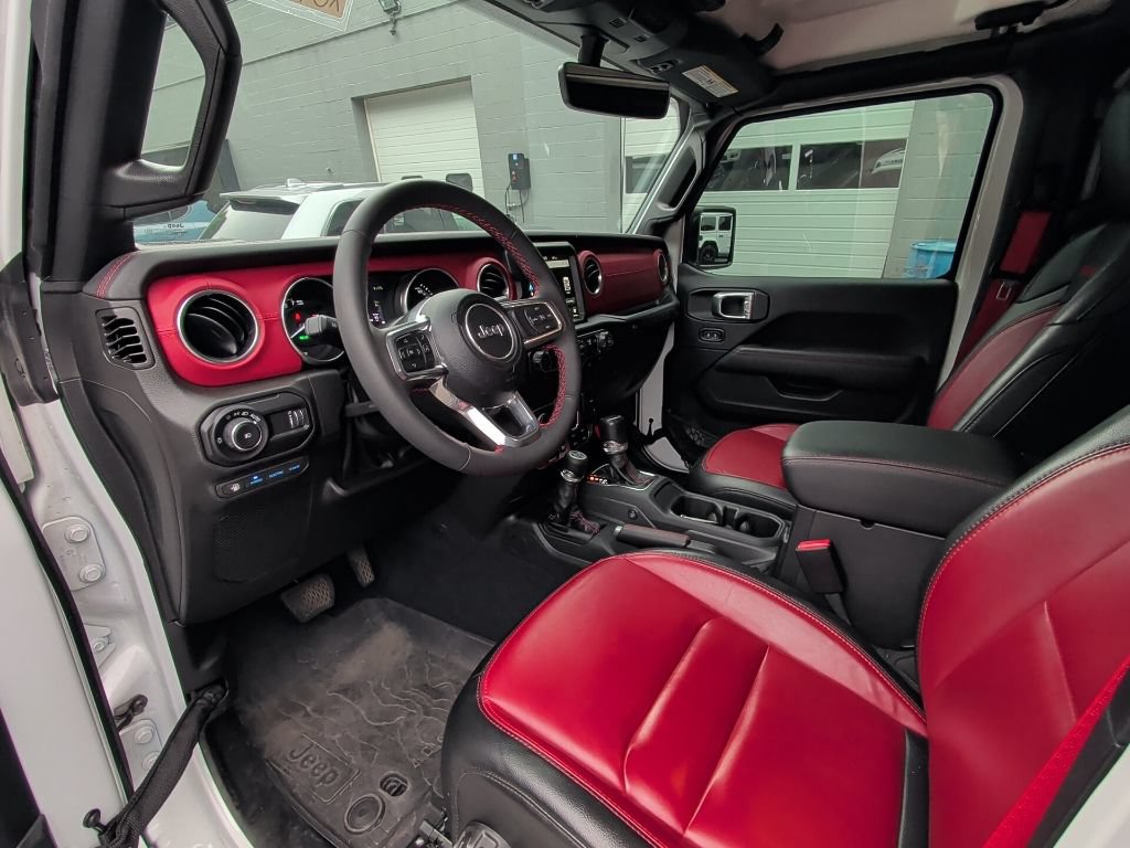 Used 2023 Jeep Wrangler Unlimited Rubicon 4xe AWD/4WD image 11