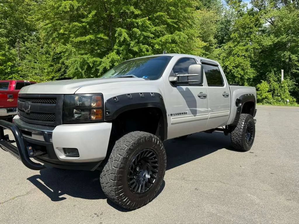 Used 2009 Chevrolet Silverado 1500 LT w/ Power Pack Plus AWD/4WD image 3
