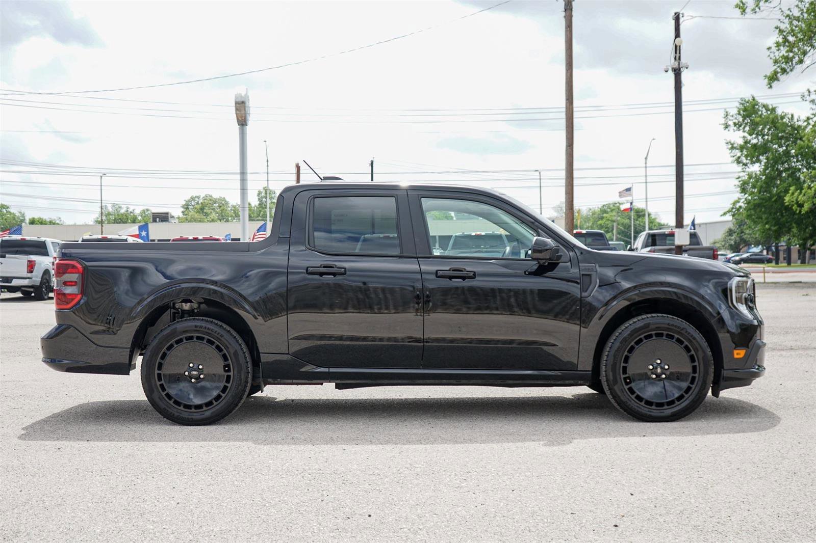 Used 2025 Ford Maverick Lobo image 4
