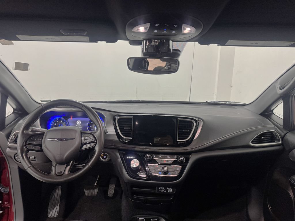 Used 2021 Chrysler Pacifica Touring w/ S Appearance Package FWD image 2