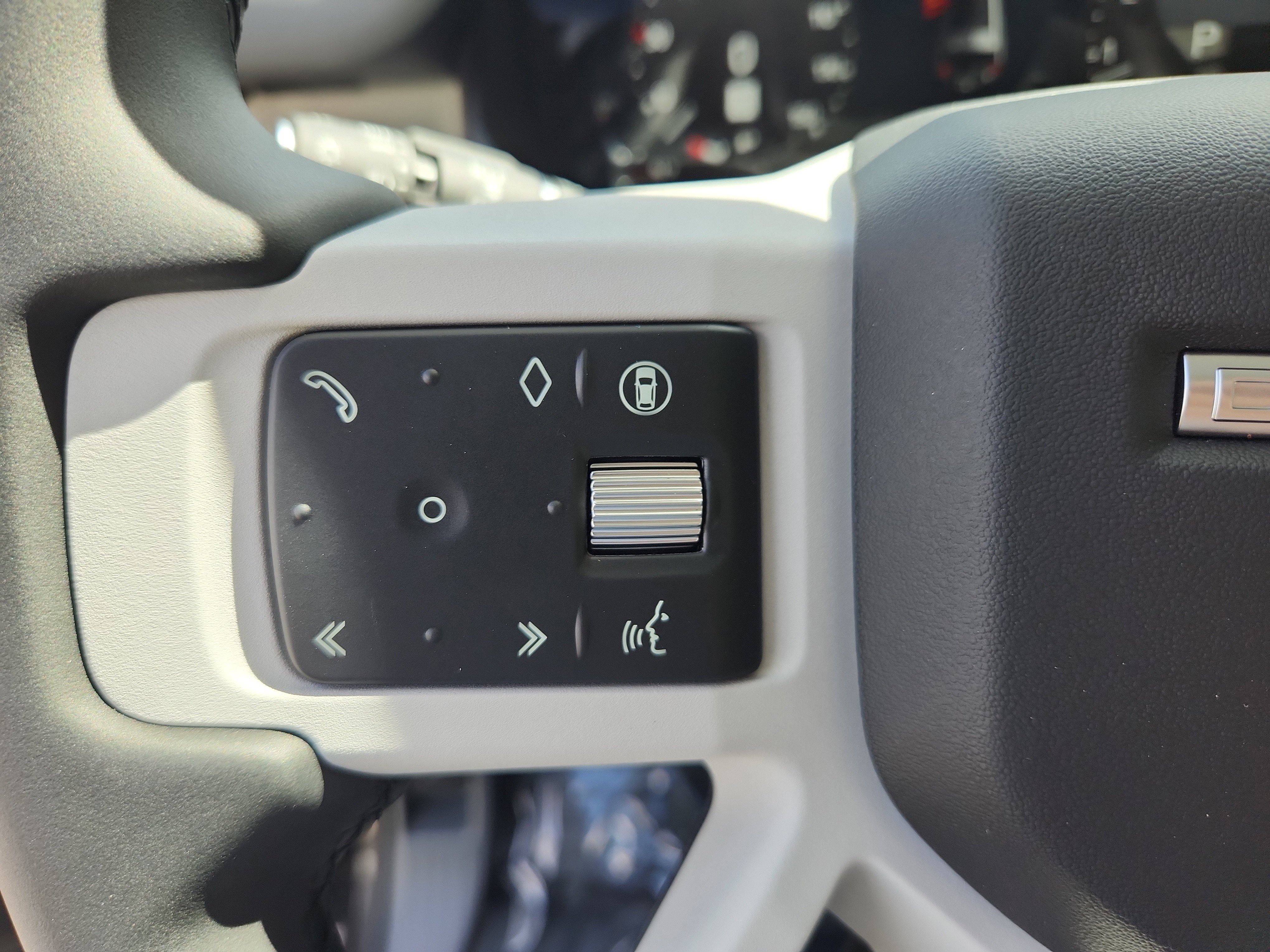 Used 2025 Land Rover Defender 130 S image 17