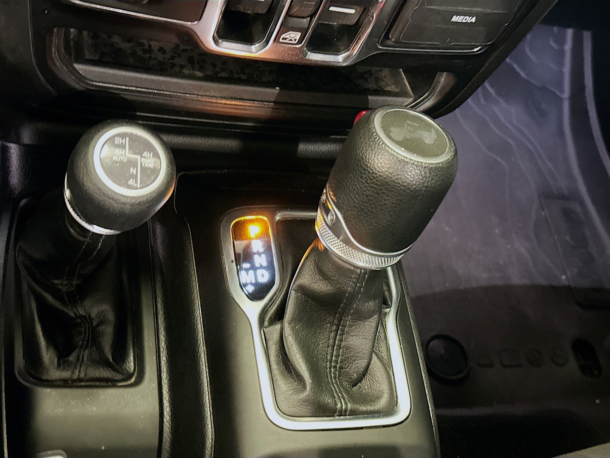 Used 2023 Jeep Wrangler Unlimited w/ Sun & Screen Package image 25